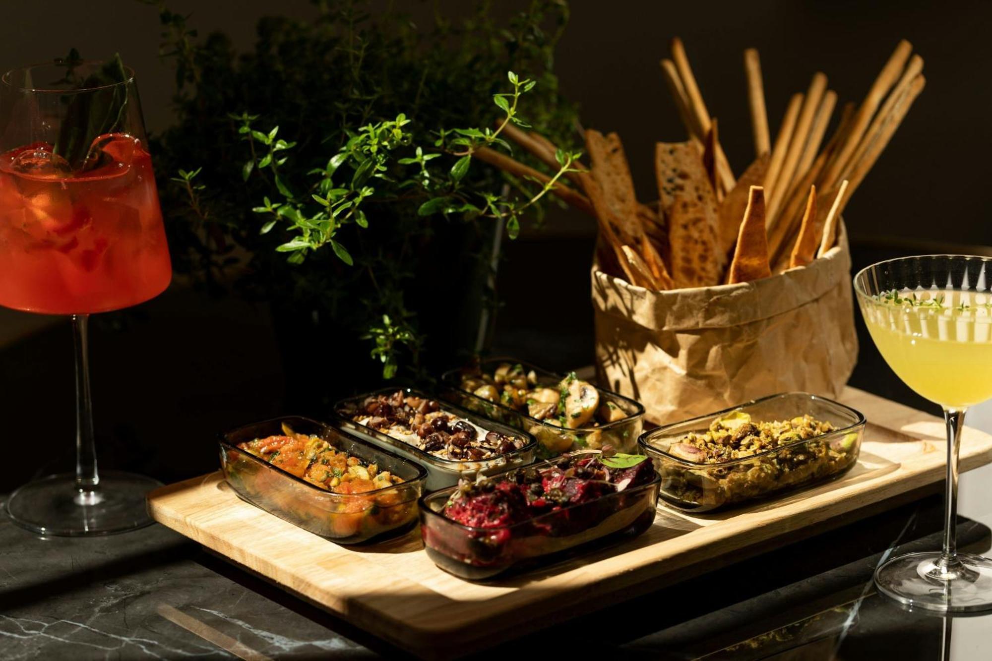 Sapphire House Antwerp, Autograph Collection By Marriott Hotell Eksteriør bilde A selection of tapas