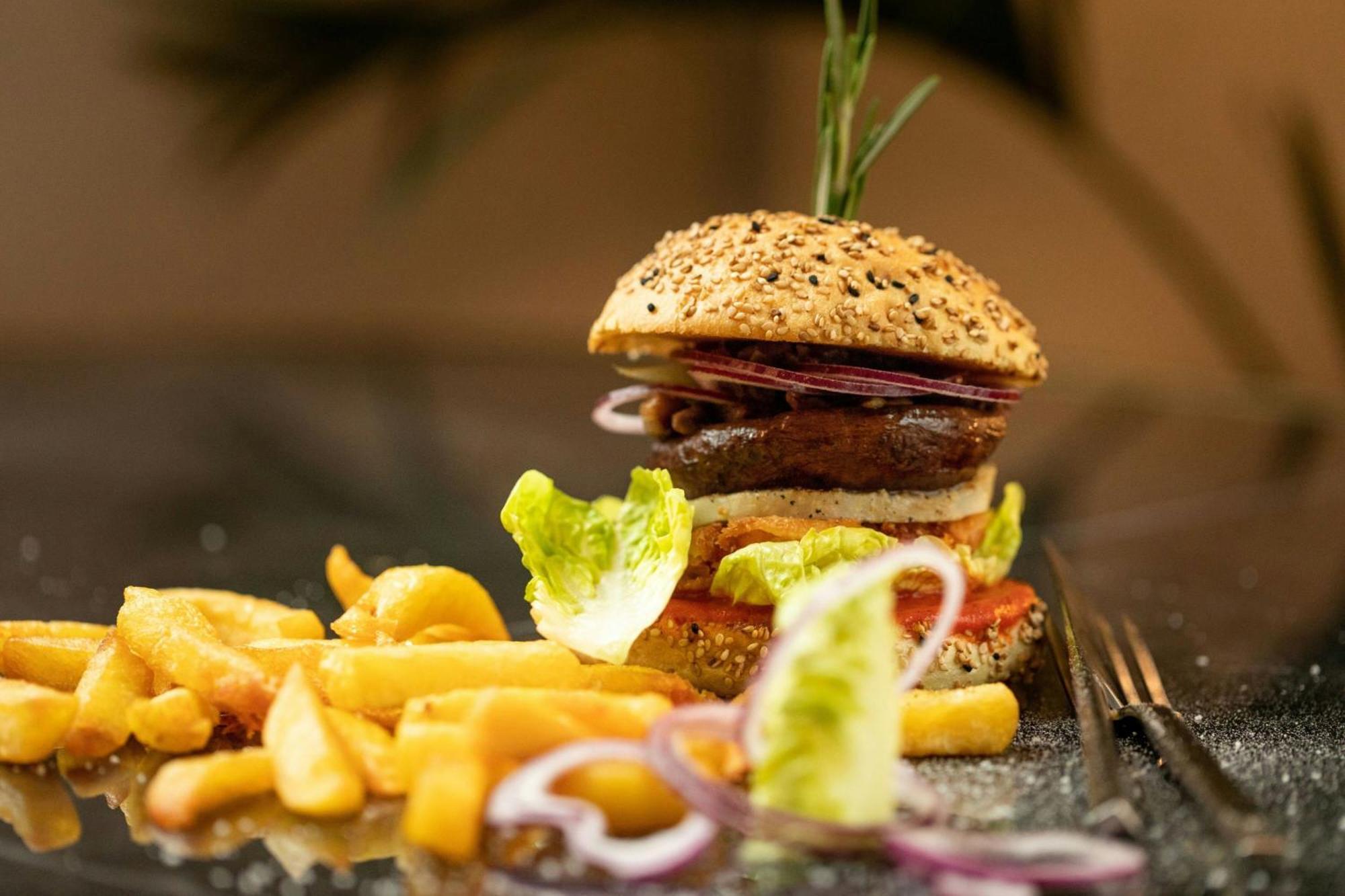 Sapphire House Antwerp, Autograph Collection By Marriott Hotell Eksteriør bilde A vegetarian burger