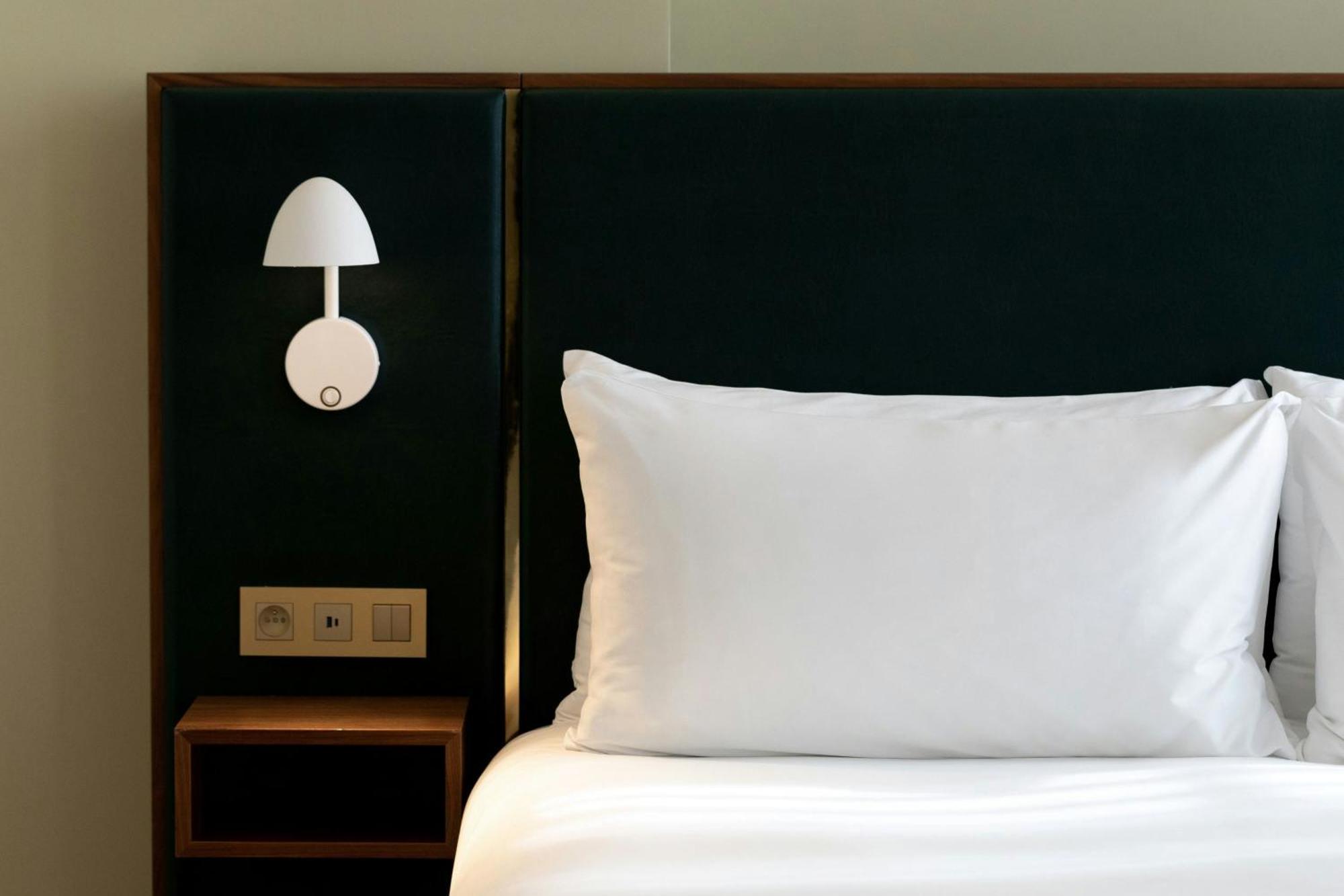 Sapphire House Antwerp, Autograph Collection By Marriott Hotell Eksteriør bilde A pillow